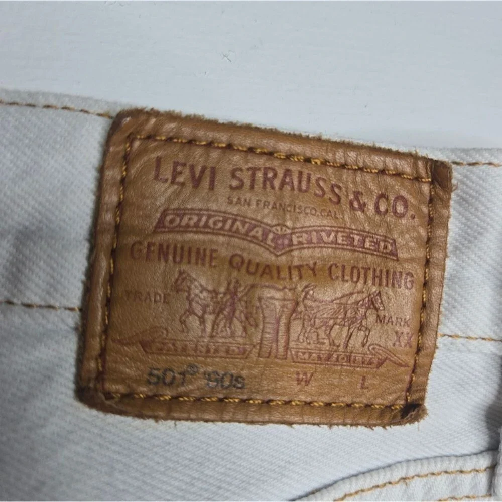Levi's 90s Revival Light Blue Wash Button Fly Relaxed Straight Jeans W33 L32